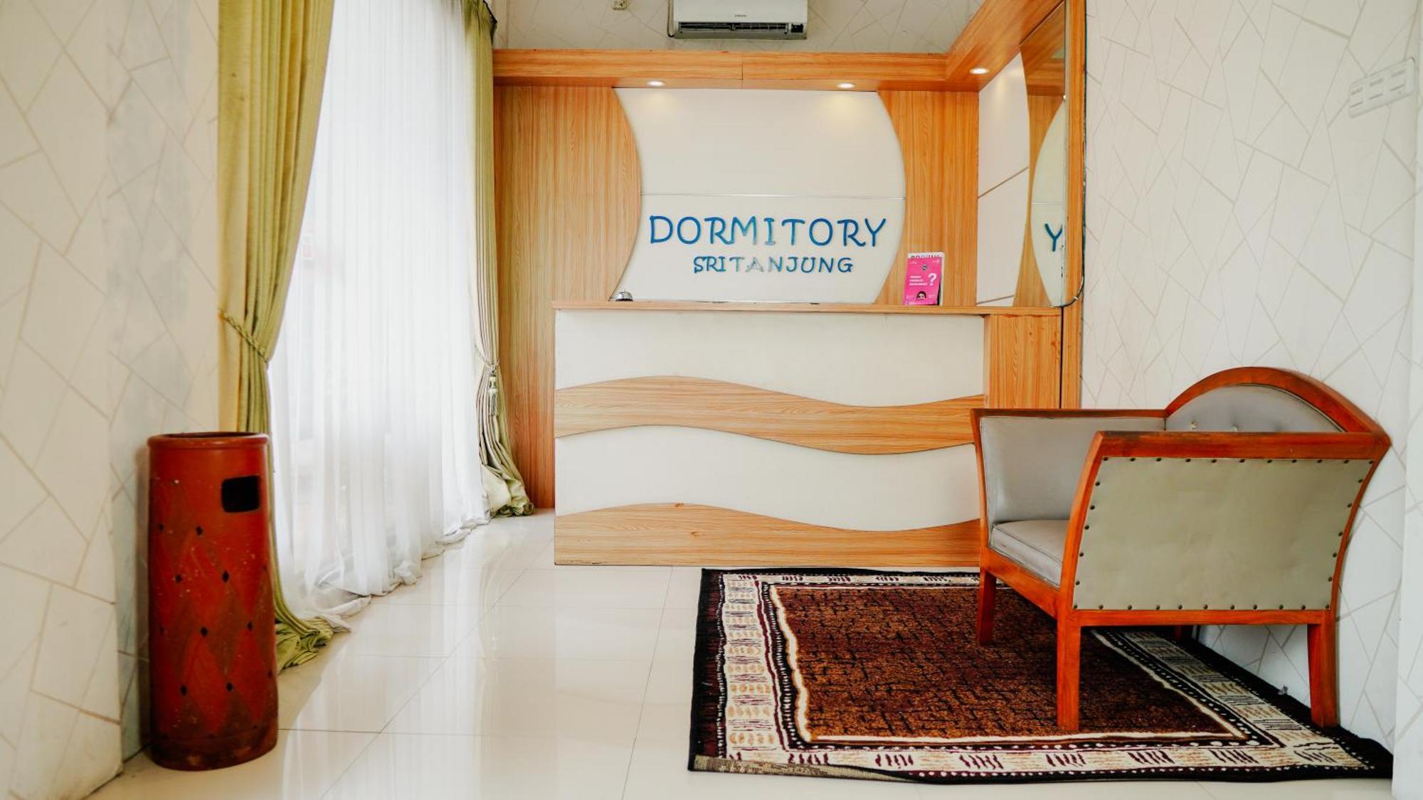 Dormitory Tourism Sritanjung Banyuwangi By Gajahsora Management Bagian luar foto