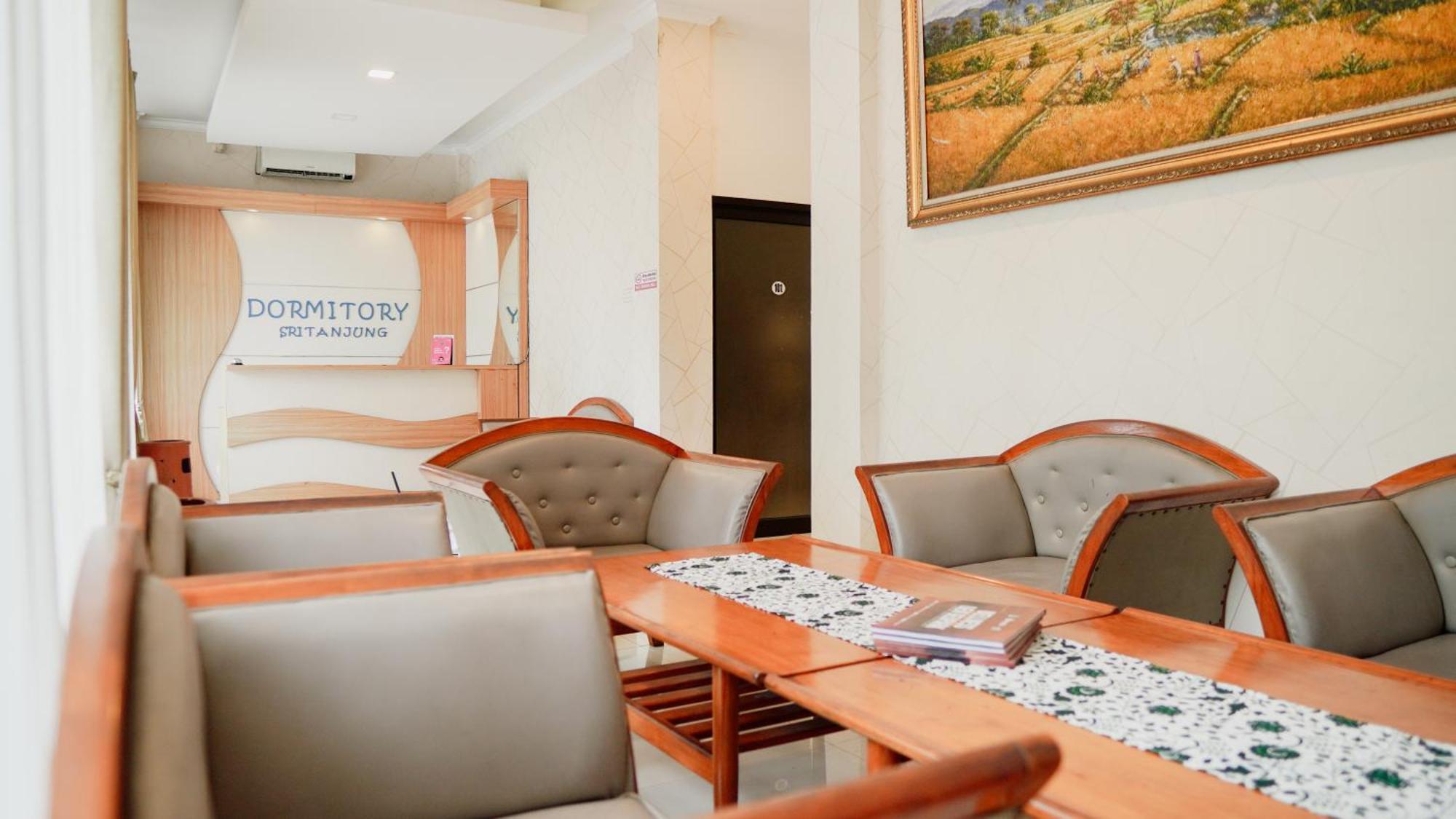 Dormitory Tourism Sritanjung Banyuwangi By Gajahsora Management Bagian luar foto