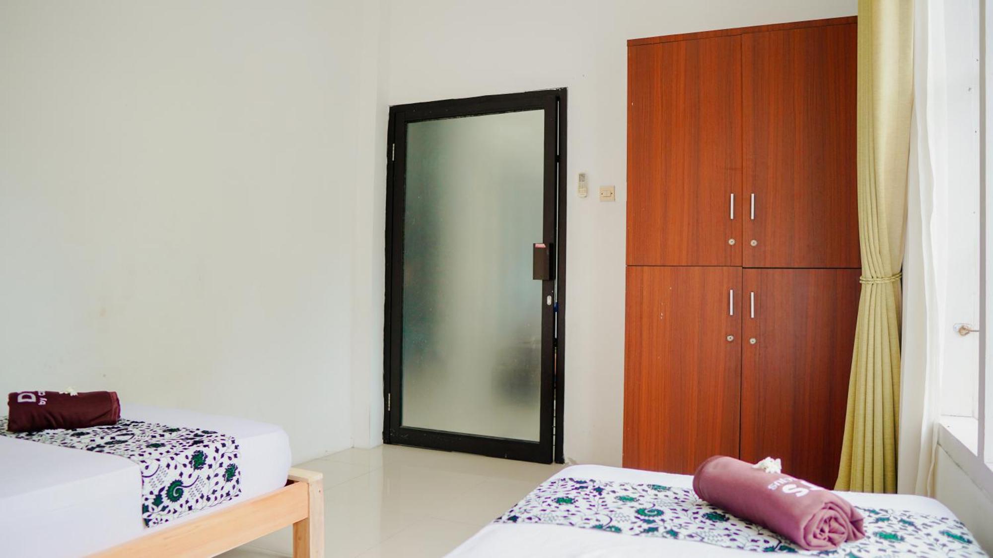 Dormitory Tourism Sritanjung Banyuwangi By Gajahsora Management Bagian luar foto