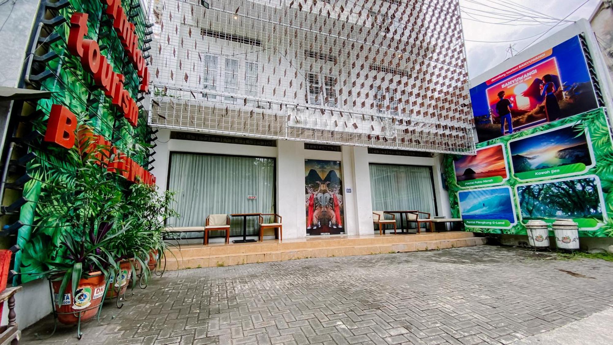 Dormitory Tourism Sritanjung Banyuwangi By Gajahsora Management Bagian luar foto
