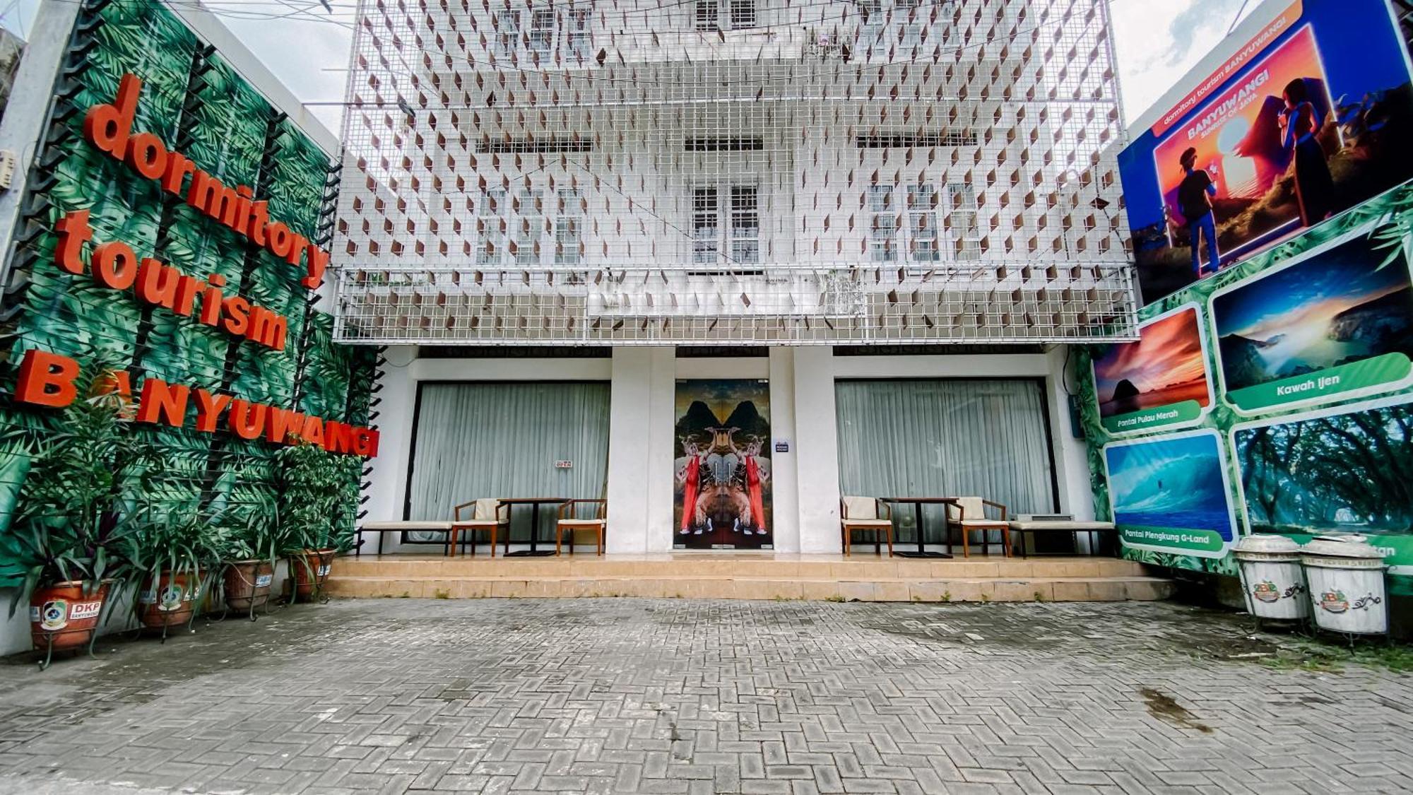 Dormitory Tourism Sritanjung Banyuwangi By Gajahsora Management Bagian luar foto